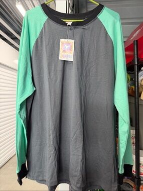 NWT LuLaRoe Gray Body Mint Raglan Long Sleeve Tee